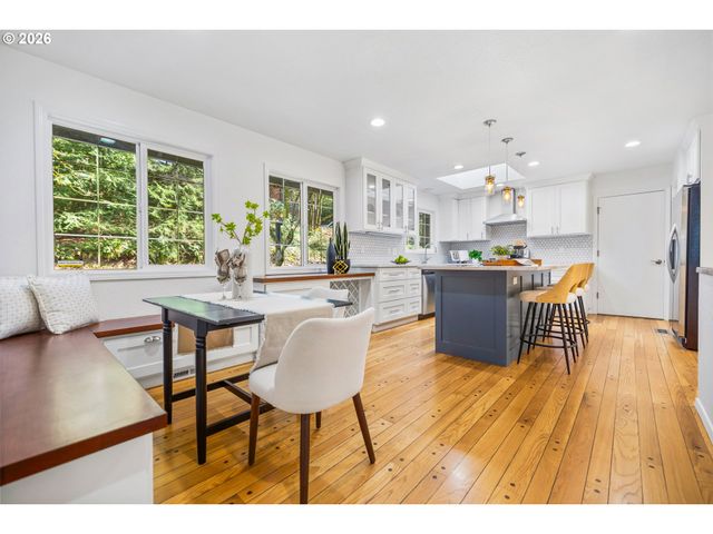 4937 Sw HUMPHREY PARK Rd, Portland, OR 97221