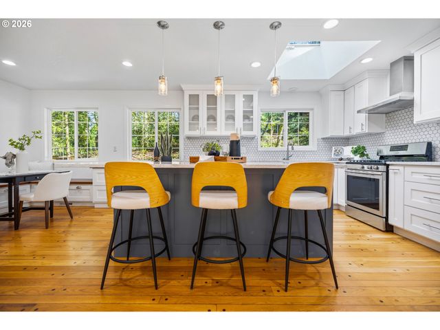 4937 Sw HUMPHREY PARK Rd, Portland, OR 97221