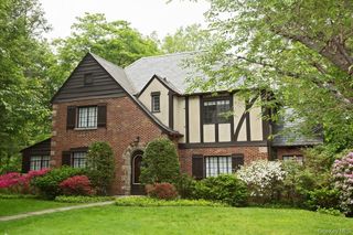11 Eton Road, Scarsdale, NY 10583
