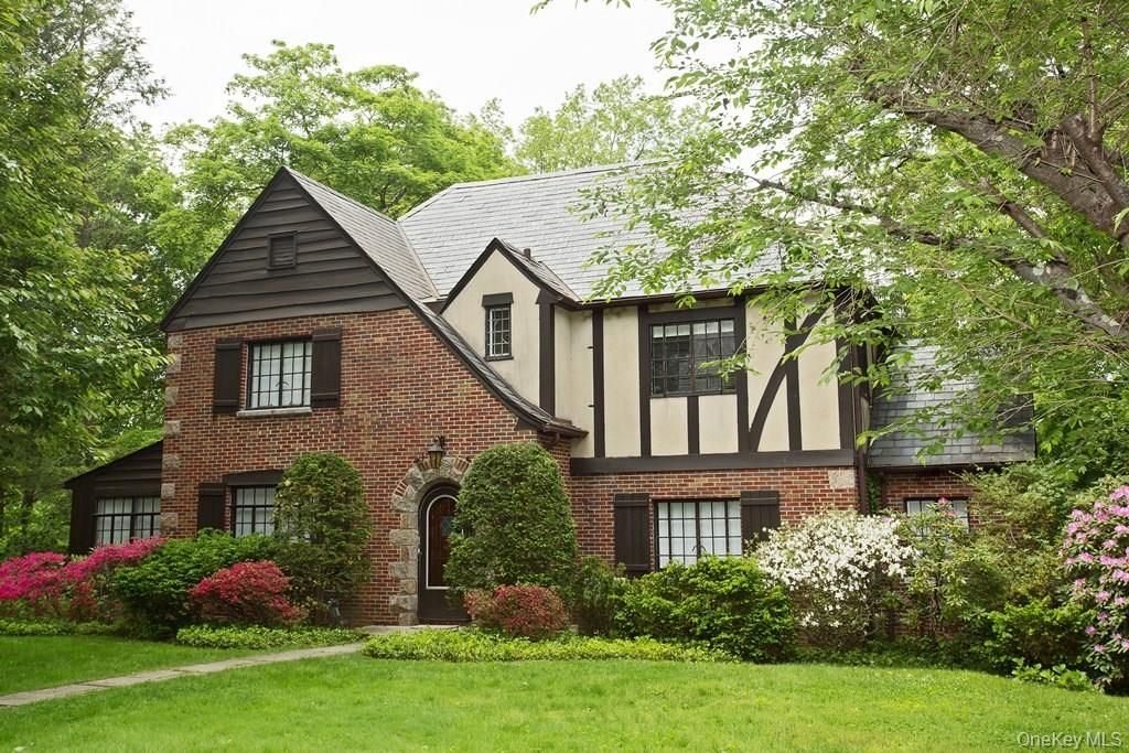 11 Eton Road, Scarsdale, NY 10583