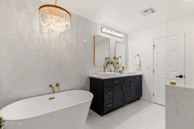 5924 E NORTH Lane, Paradise Valley, AZ 85253