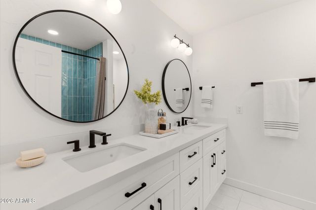 5924 E NORTH Lane, Paradise Valley, AZ 85253