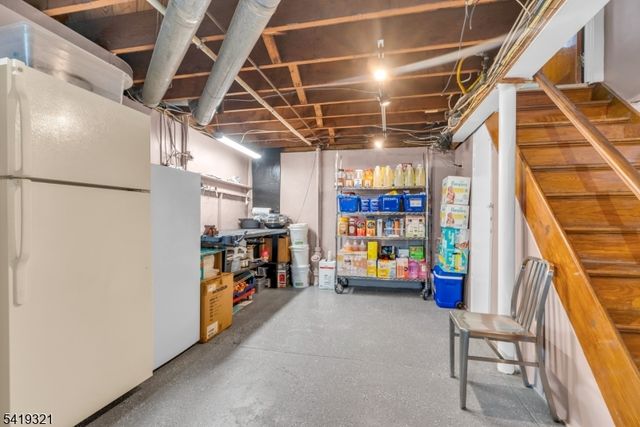 154 Watchung Dr, Hawthorne Boro, NJ 07506