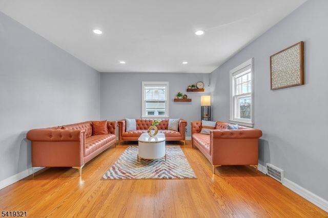 154 Watchung Dr, Hawthorne Boro, NJ 07506