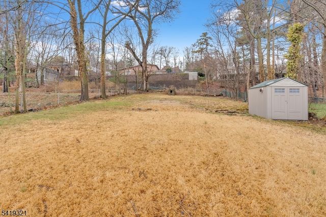 154 Watchung Dr, Hawthorne Boro, NJ 07506