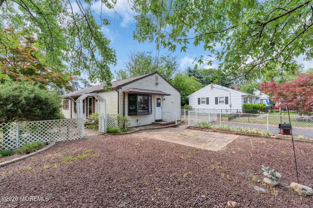 73 Locker Street, Beachwood, NJ 08722