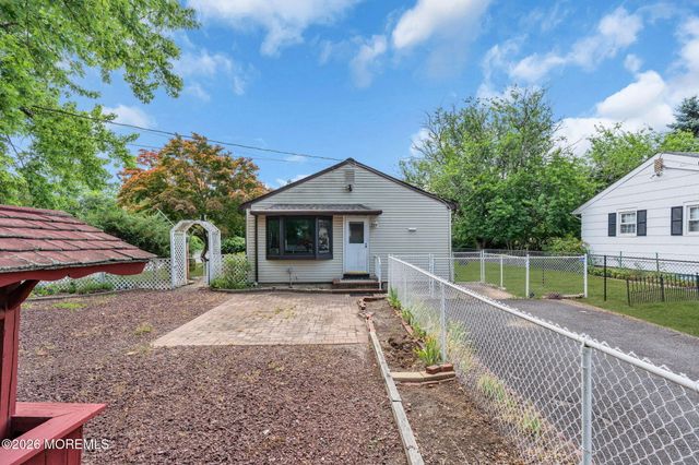 73 Locker Street, Beachwood, NJ 08722