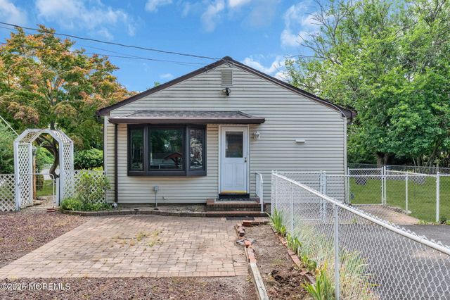 73 Locker Street, Beachwood, NJ 08722