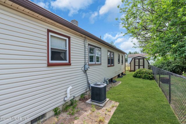 73 Locker Street, Beachwood, NJ 08722