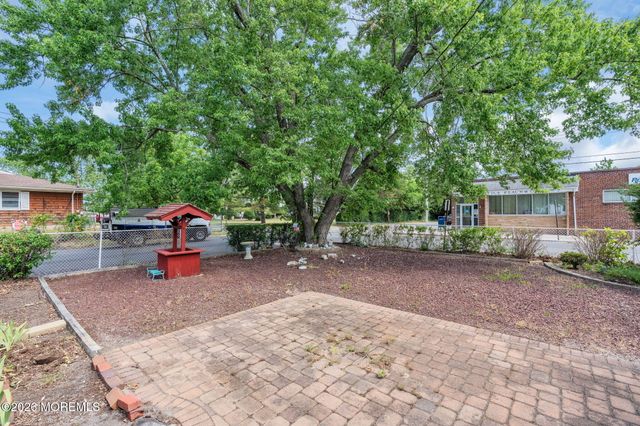 73 Locker Street, Beachwood, NJ 08722