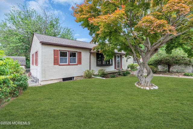 73 Locker Street, Beachwood, NJ 08722