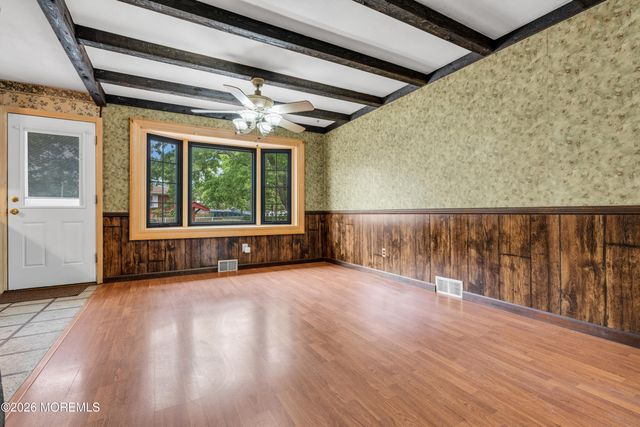 73 Locker Street, Beachwood, NJ 08722