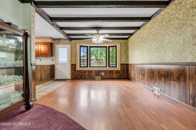 73 Locker Street, Beachwood, NJ 08722