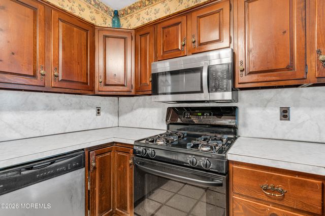 73 Locker Street, Beachwood, NJ 08722