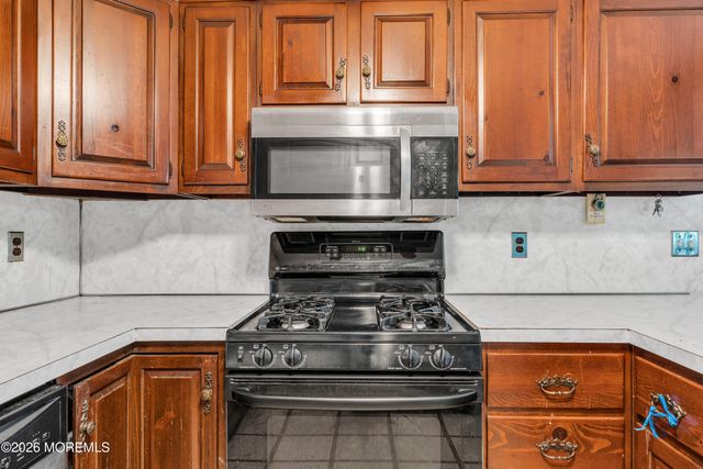 73 Locker Street, Beachwood, NJ 08722