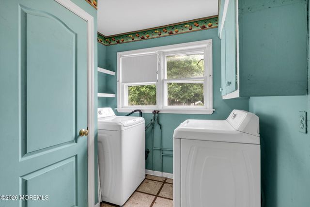 73 Locker Street, Beachwood, NJ 08722
