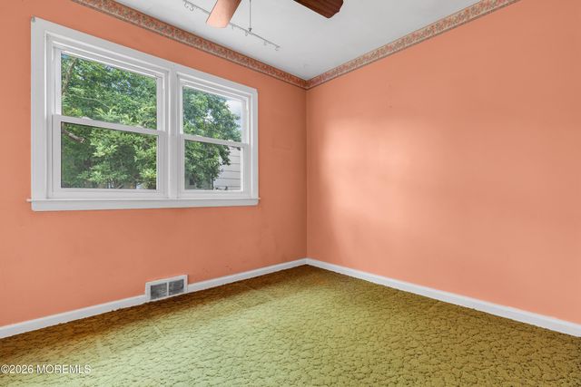 73 Locker Street, Beachwood, NJ 08722
