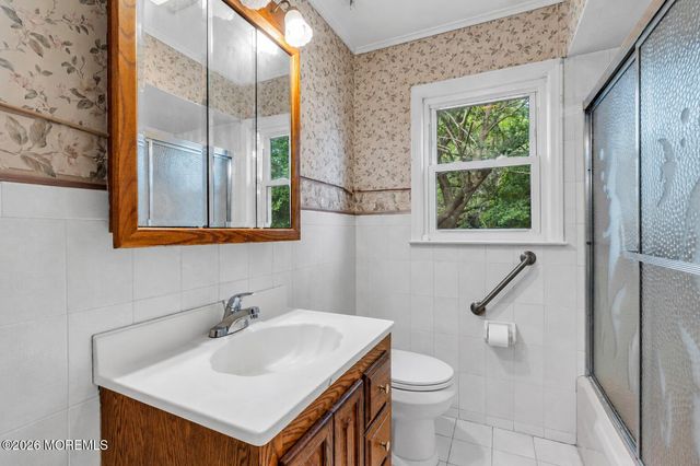 73 Locker Street, Beachwood, NJ 08722