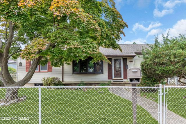 73 Locker Street, Beachwood, NJ 08722