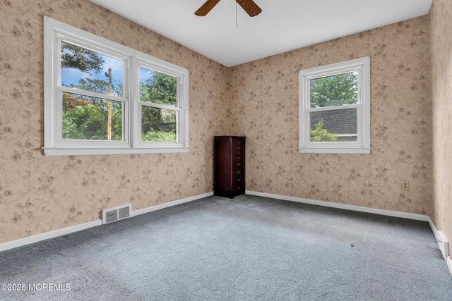 73 Locker Street, Beachwood, NJ 08722
