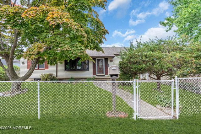 73 Locker Street, Beachwood, NJ 08722