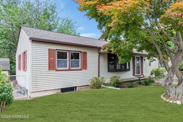 73 Locker Street, Beachwood, NJ 08722