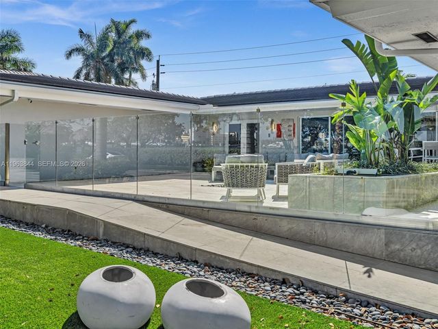 840 S Southlake Drive, Hollywood, FL 33019