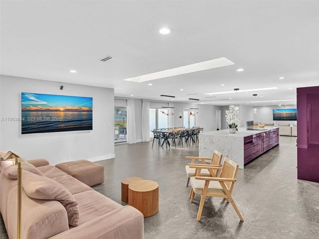 840 S Southlake Drive, Hollywood, FL 33019