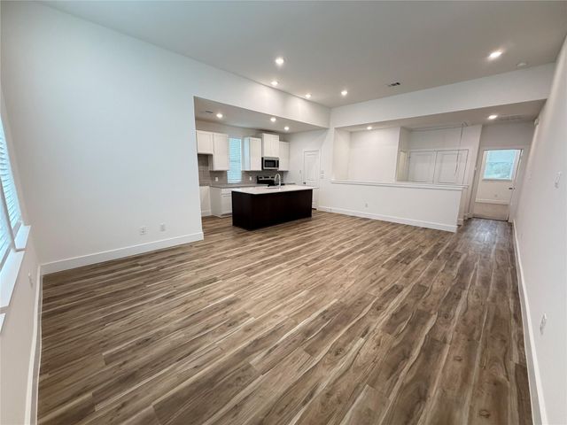 6047 Cebra St, Houston, TX 77091