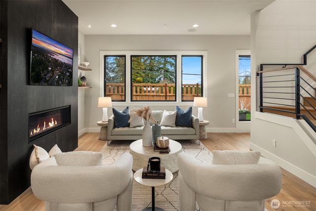 5916 108th Avenue NE, Kirkland, WA 98033