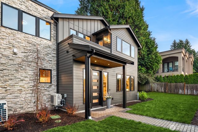 5916 108th Avenue NE, Kirkland, WA 98033