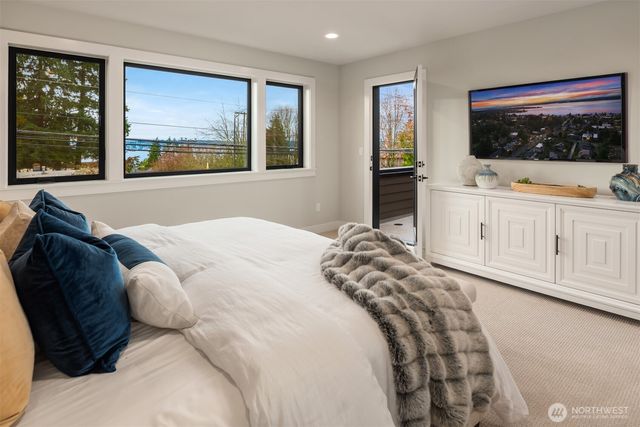 5916 108th Avenue NE, Kirkland, WA 98033