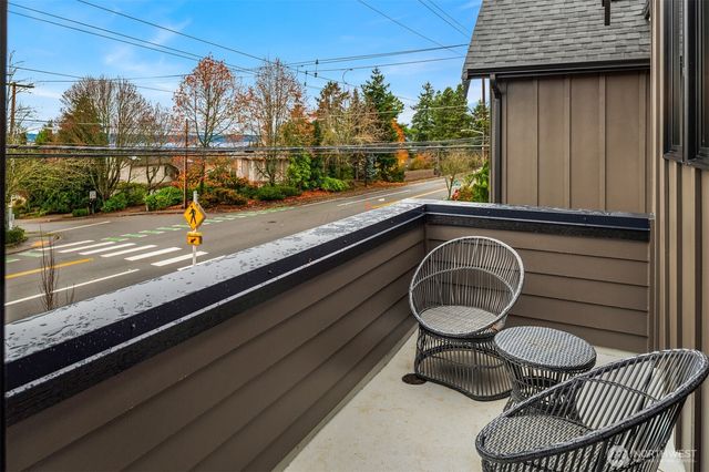 5916 108th Avenue NE, Kirkland, WA 98033