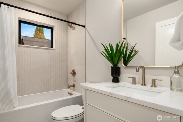 5916 108th Avenue NE, Kirkland, WA 98033