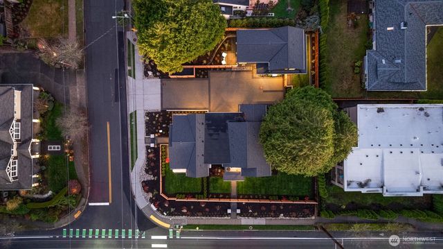 5916 108th Avenue NE, Kirkland, WA 98033