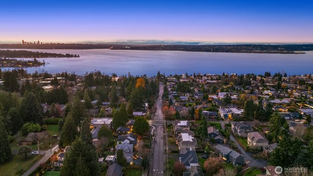 5916 108th Avenue NE, Kirkland, WA 98033