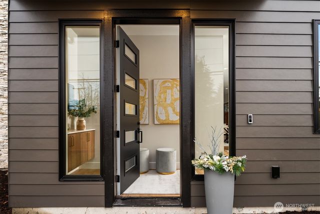 5916 108th Avenue NE, Kirkland, WA 98033