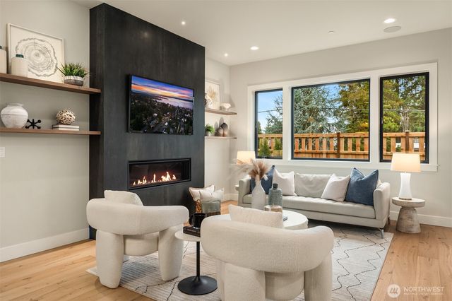 5916 108th Avenue NE, Kirkland, WA 98033