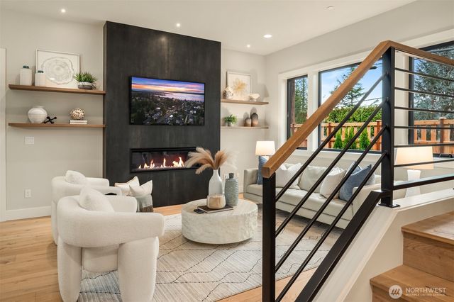 5916 108th Avenue NE, Kirkland, WA 98033