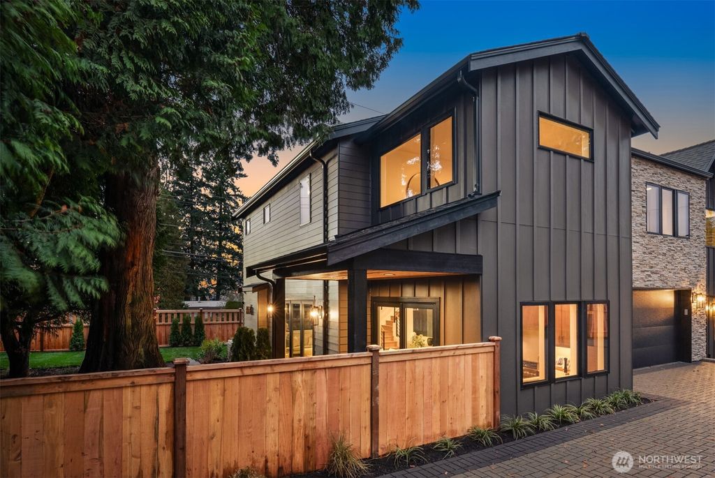 5916 108th Avenue NE, Kirkland, WA 98033