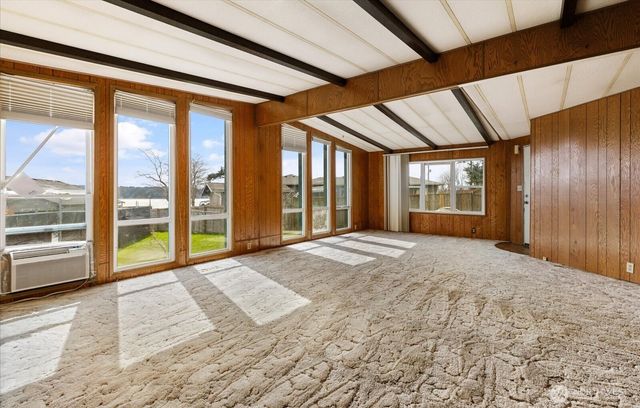 801 Walker Avenue, Oak Harbor, WA 98277