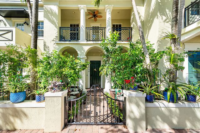 704 NW 83rd Place, Boca Raton, FL 33487