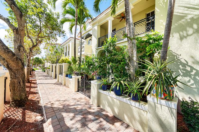 704 NW 83rd Place, Boca Raton, FL 33487