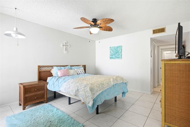 2062 SUNSET POINT ROAD 64, Clearwater, FL 33765