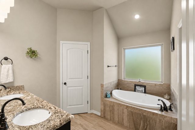 3907 Del Rio Court, Granbury, TX 76049