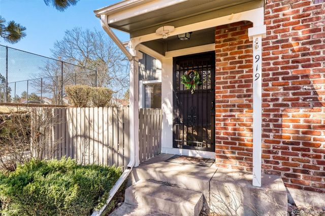 919 S Granby Way, Aurora, CO 80012