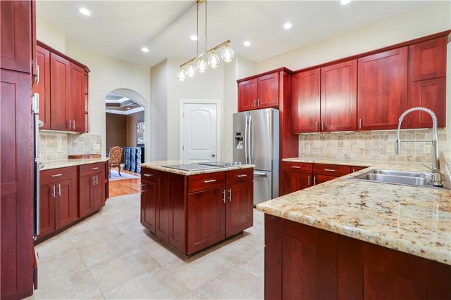 562 Winding Spring Drive, Fayetteville, AR 72703