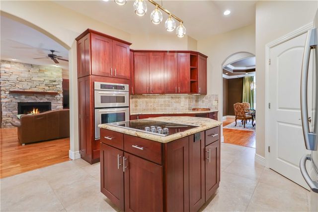 562 Winding Spring Drive, Fayetteville, AR 72703