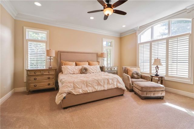 562 Winding Spring Drive, Fayetteville, AR 72703