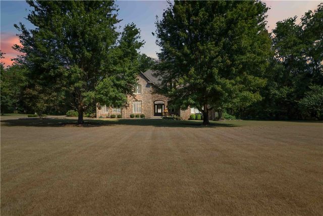 562 Winding Spring Drive, Fayetteville, AR 72703